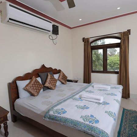 Mvt Guesthouse & Restaurant Vrindavan Ngoại thất bức ảnh