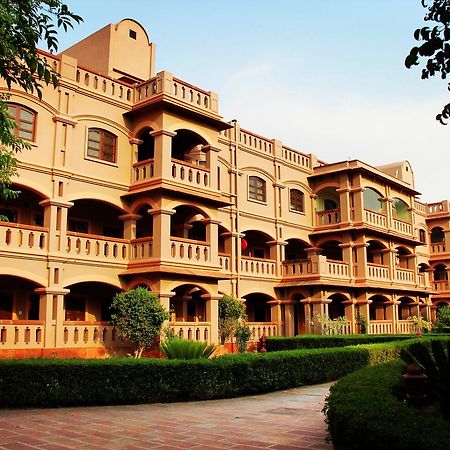 Mvt Guesthouse & Restaurant Vrindavan Ngoại thất bức ảnh