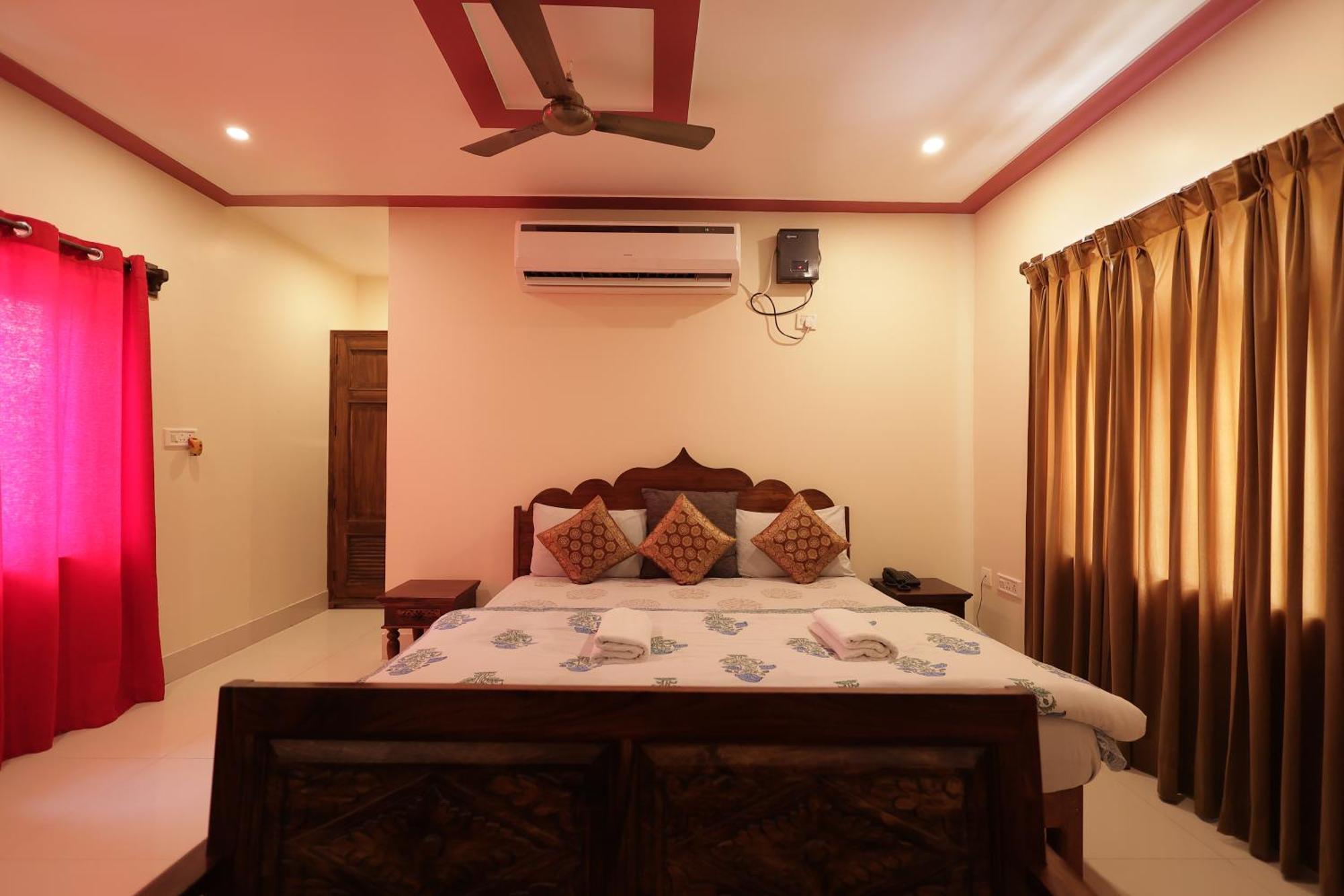 Mvt Guesthouse & Restaurant Vrindavan Ngoại thất bức ảnh