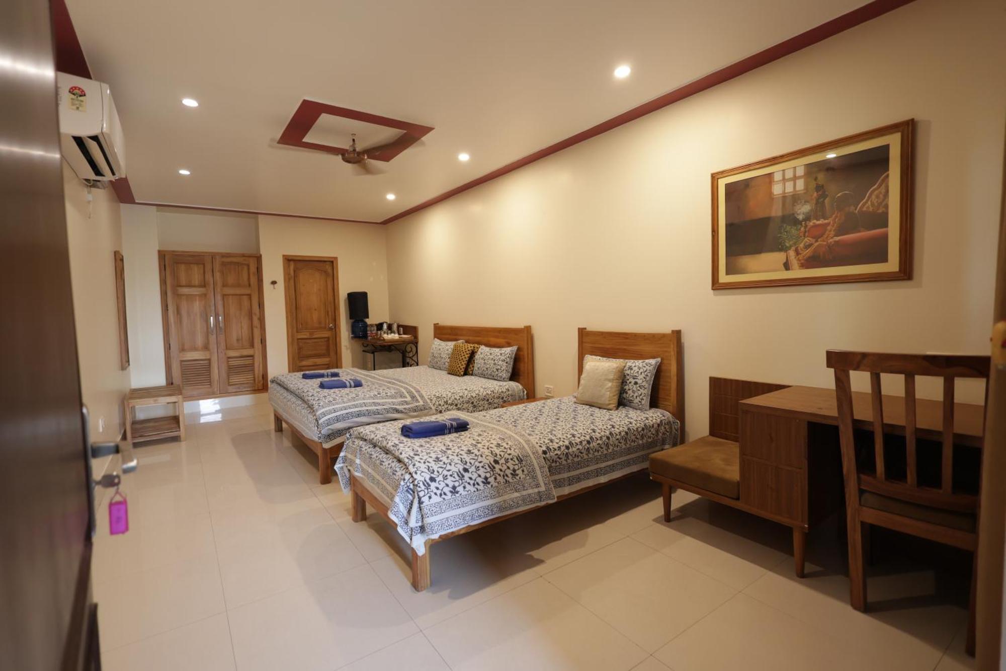 Mvt Guesthouse & Restaurant Vrindavan Ngoại thất bức ảnh