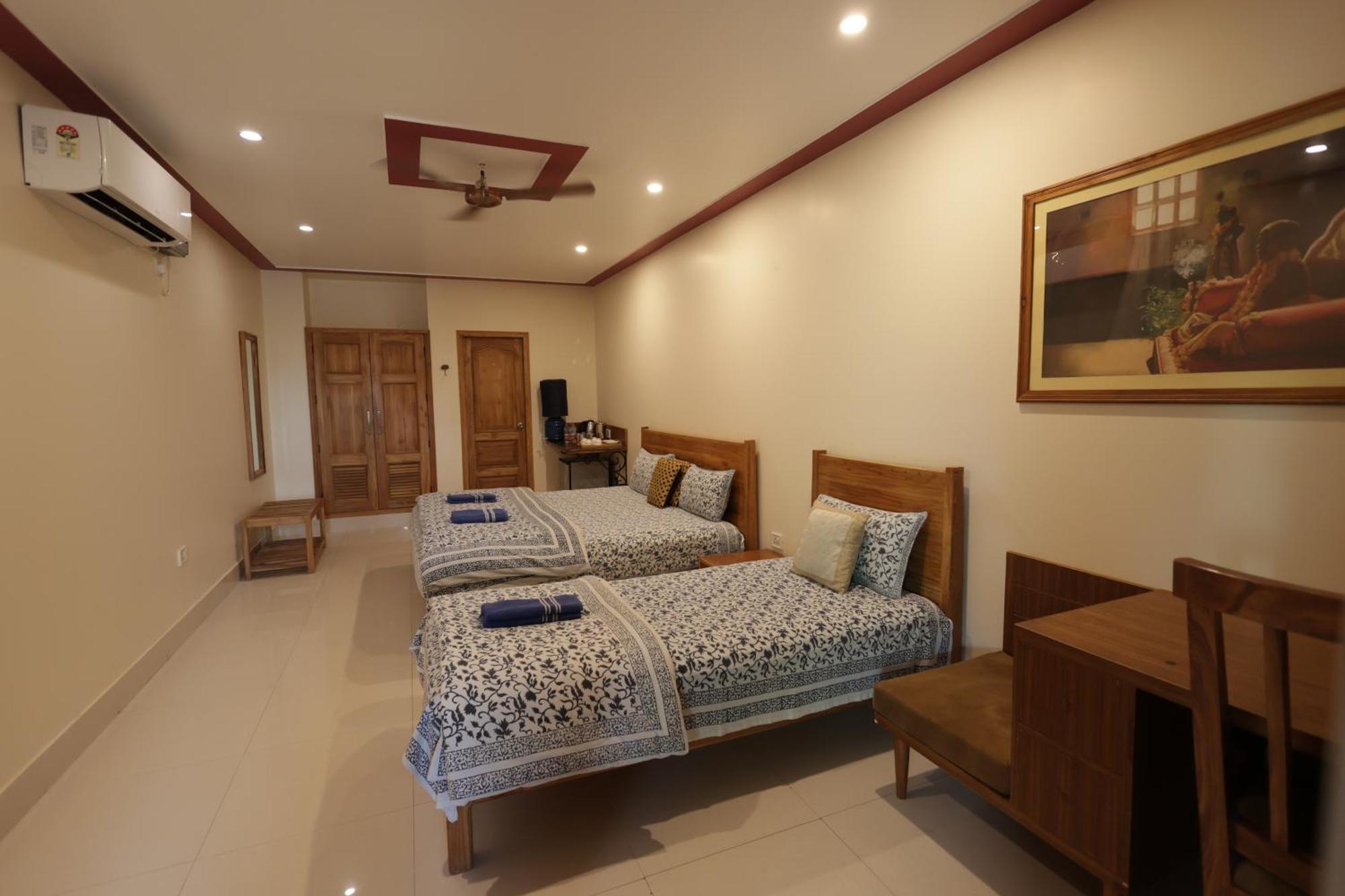 Mvt Guesthouse & Restaurant Vrindavan Ngoại thất bức ảnh