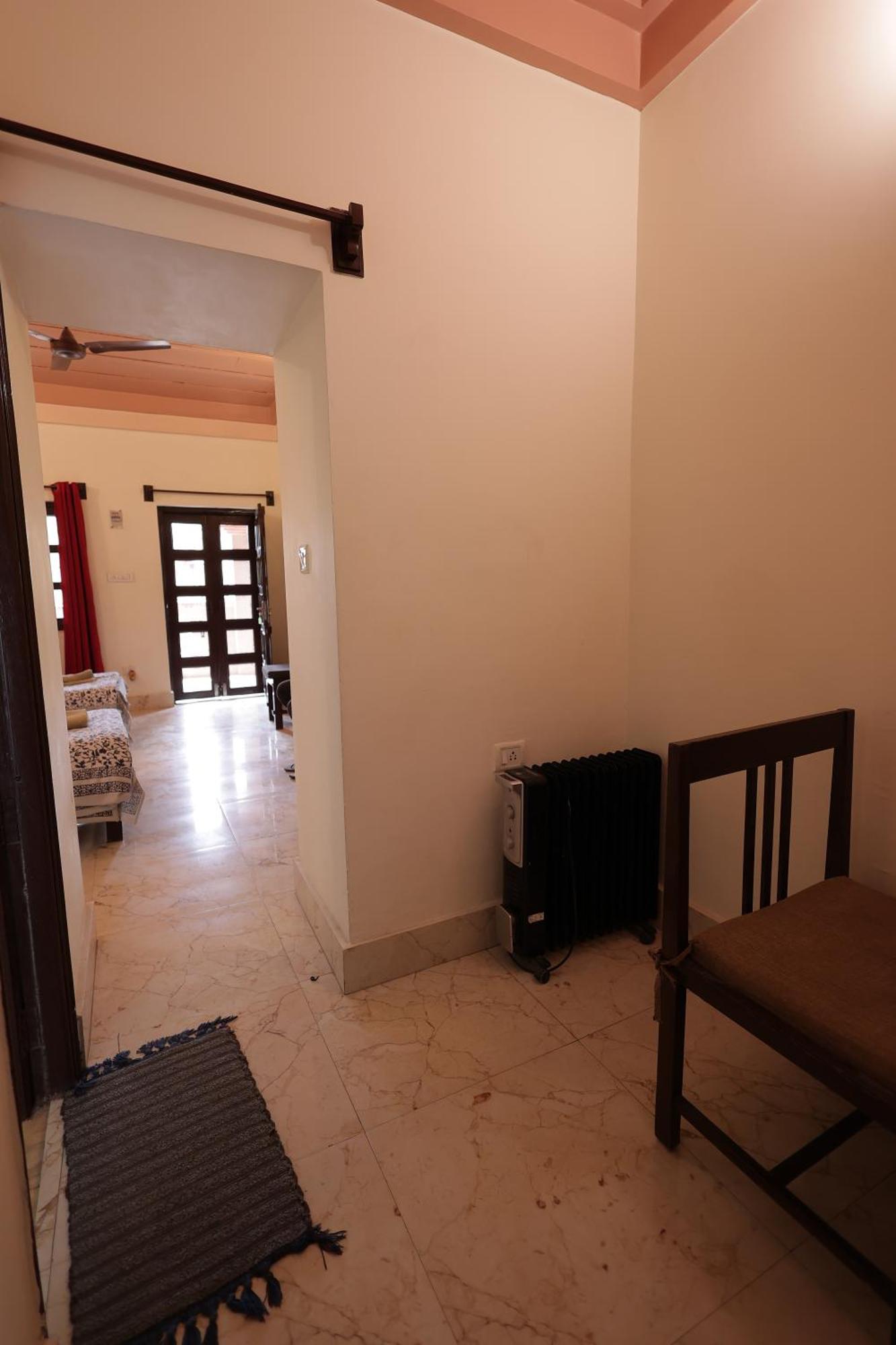 Mvt Guesthouse & Restaurant Vrindavan Ngoại thất bức ảnh