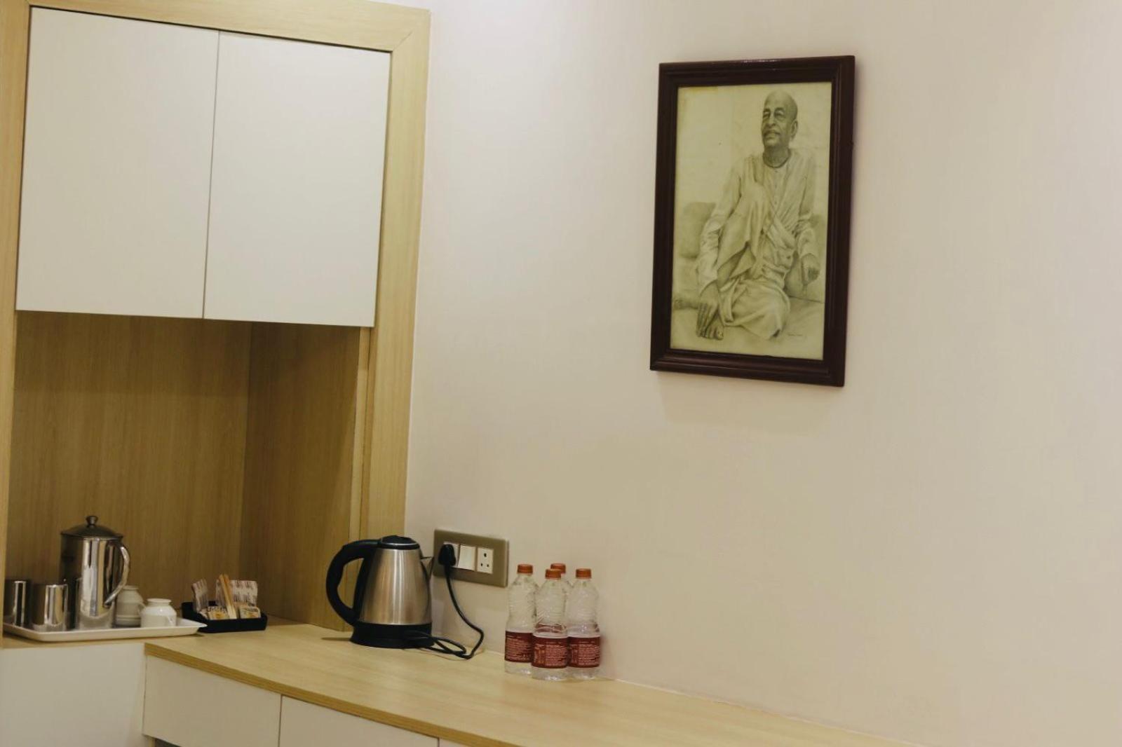 Mvt Guesthouse & Restaurant Vrindavan Ngoại thất bức ảnh
