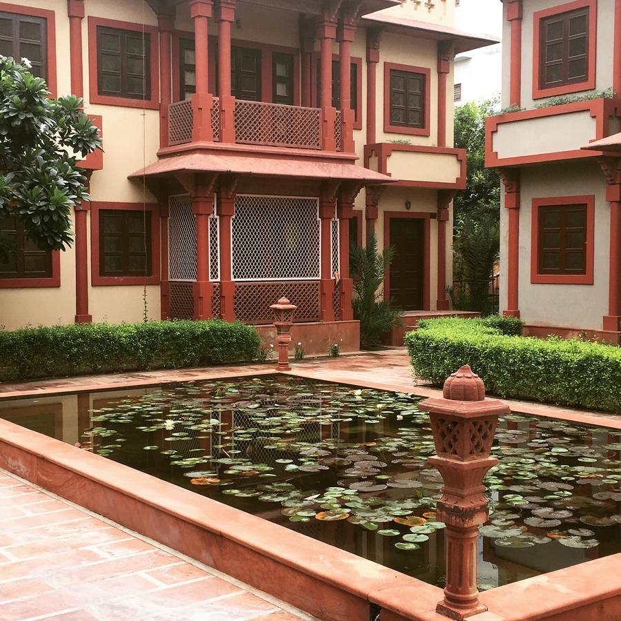 Mvt Guesthouse & Restaurant Vrindavan Ngoại thất bức ảnh