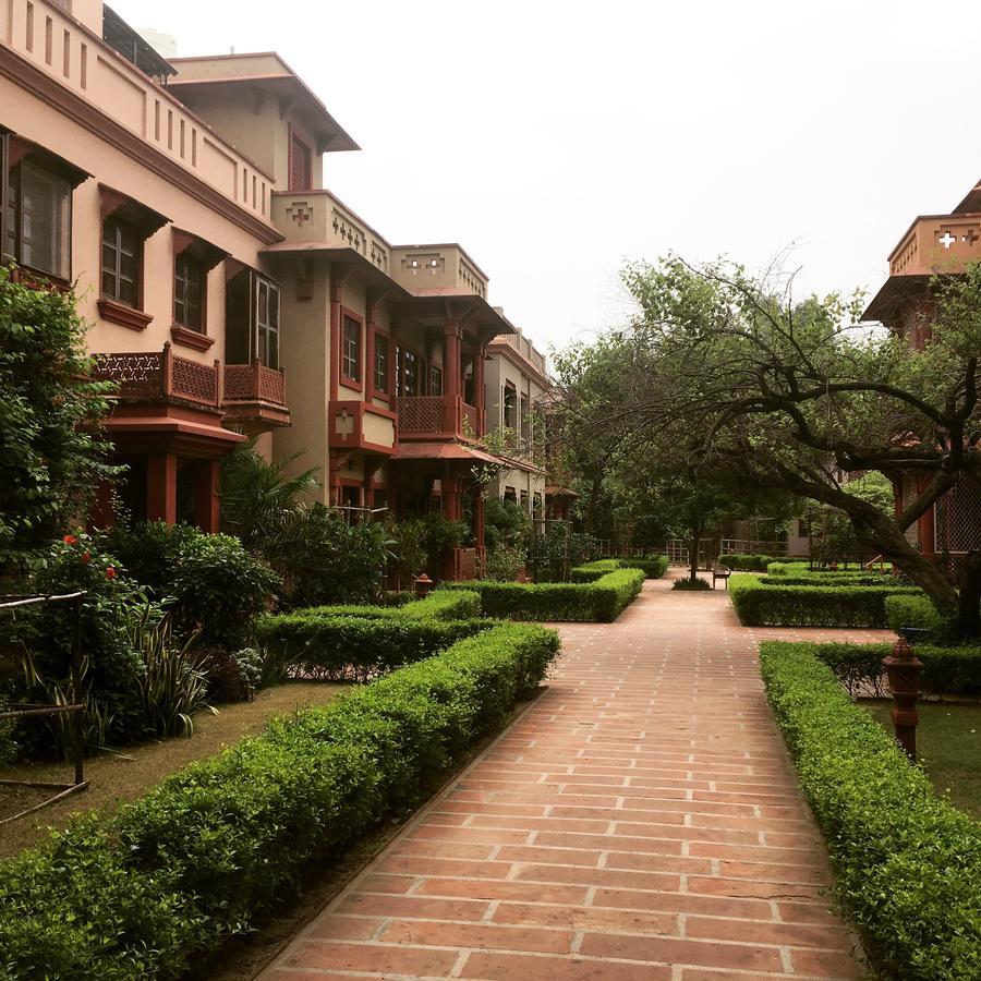 Mvt Guesthouse & Restaurant Vrindavan Ngoại thất bức ảnh