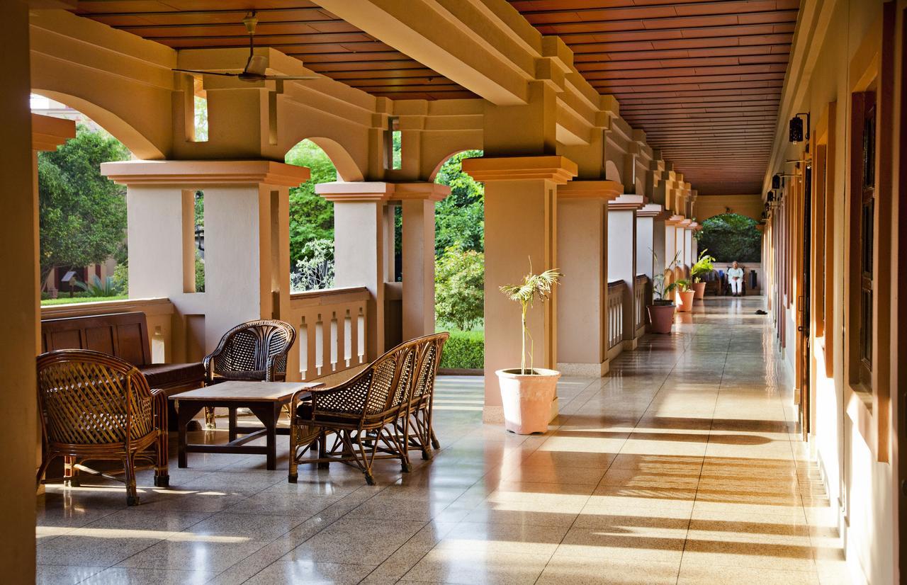 Mvt Guesthouse & Restaurant Vrindavan Ngoại thất bức ảnh