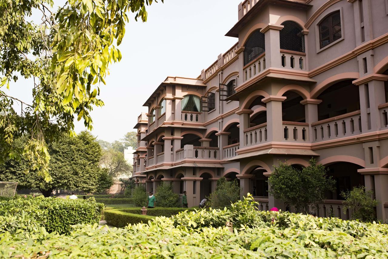 Mvt Guesthouse & Restaurant Vrindavan Ngoại thất bức ảnh