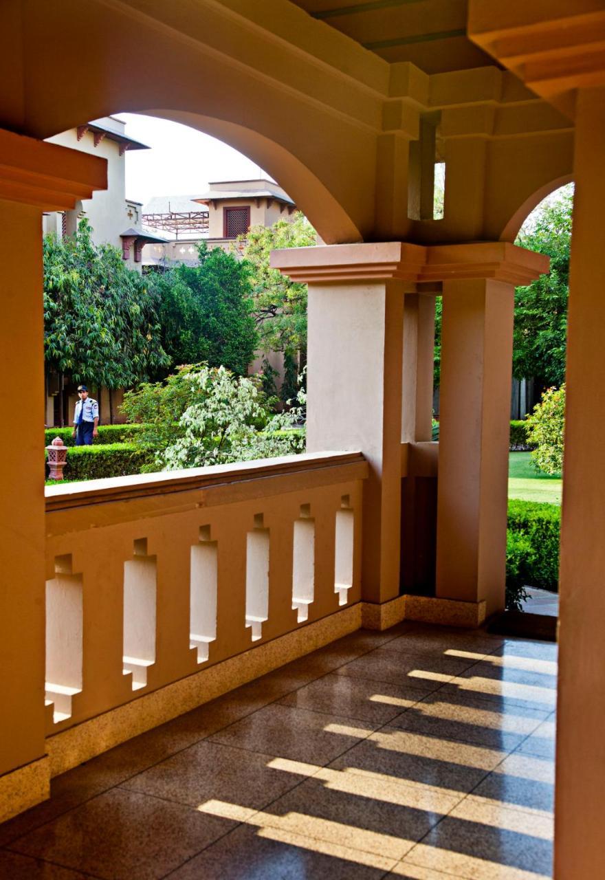 Mvt Guesthouse & Restaurant Vrindavan Ngoại thất bức ảnh