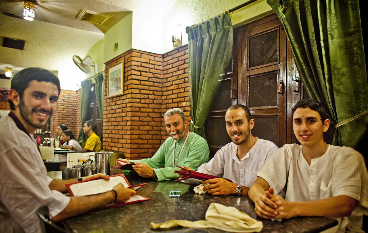Mvt Guesthouse & Restaurant Vrindavan Ngoại thất bức ảnh