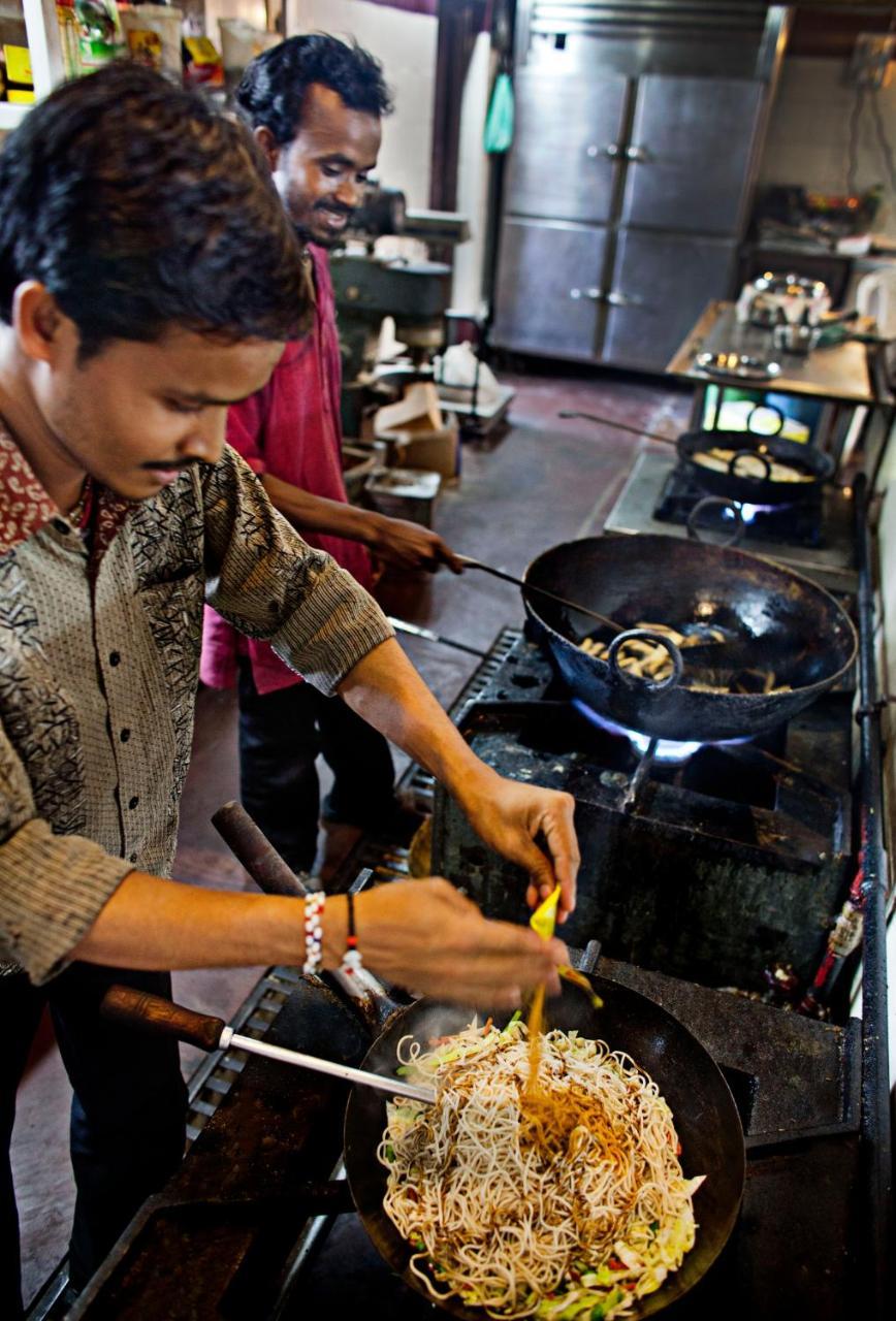 Mvt Guesthouse & Restaurant Vrindavan Ngoại thất bức ảnh
