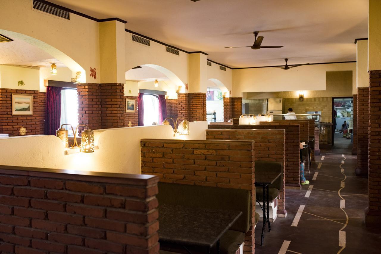 Mvt Guesthouse & Restaurant Vrindavan Ngoại thất bức ảnh
