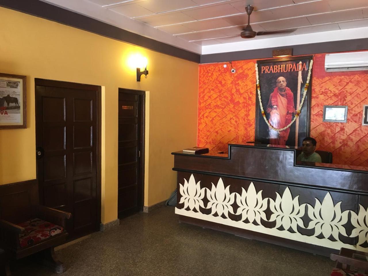 Mvt Guesthouse & Restaurant Vrindavan Ngoại thất bức ảnh