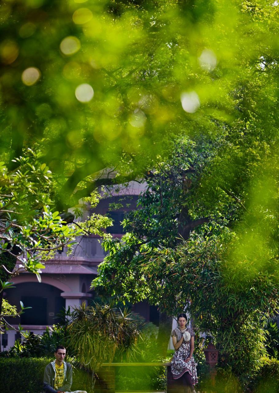Mvt Guesthouse & Restaurant Vrindavan Ngoại thất bức ảnh