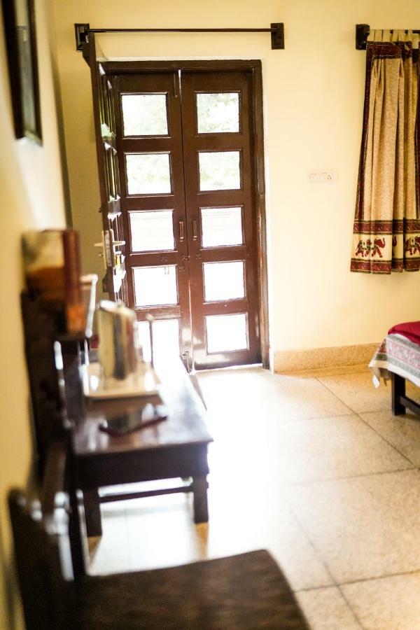 Mvt Guesthouse & Restaurant Vrindavan Ngoại thất bức ảnh