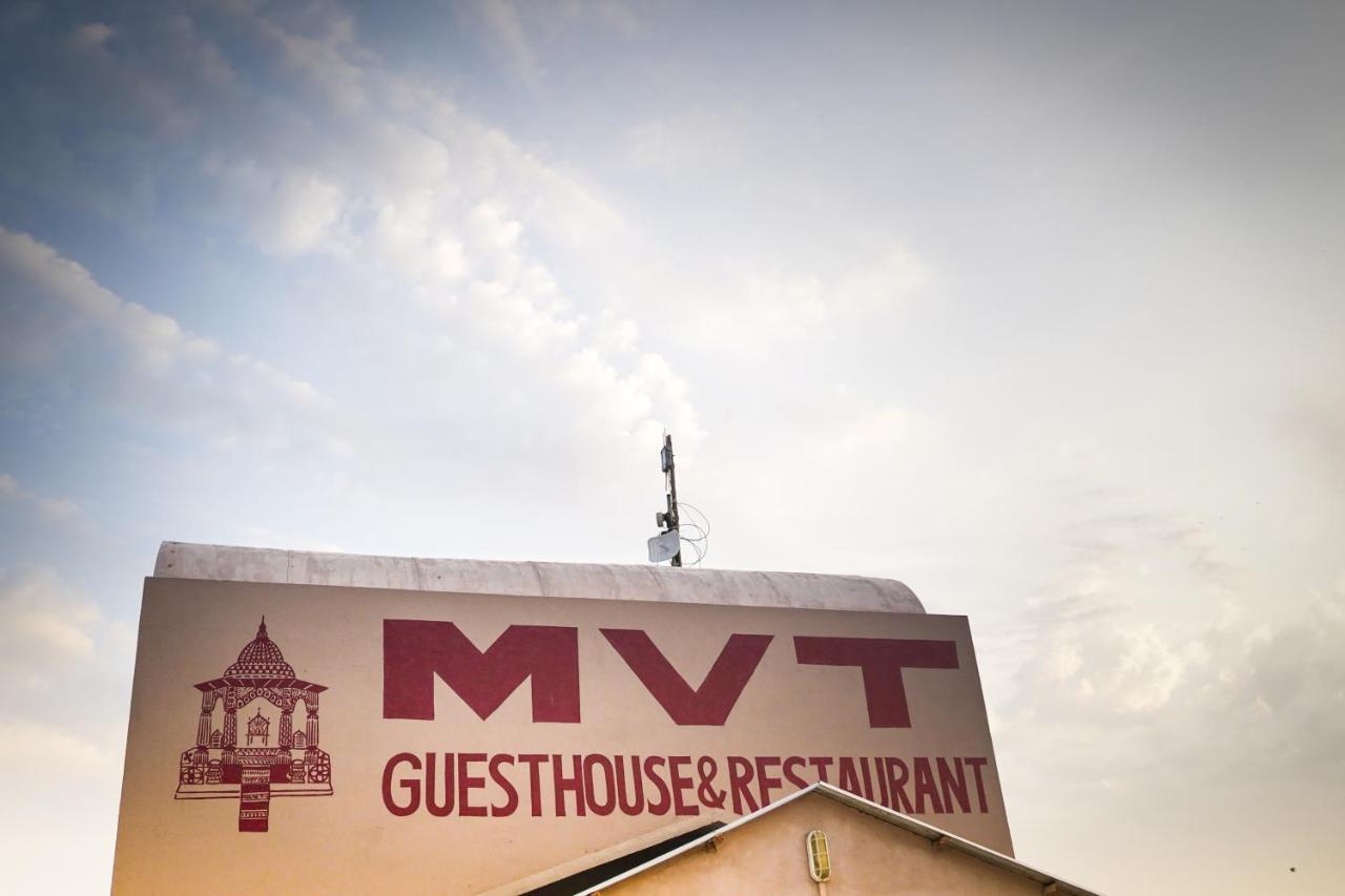 Mvt Guesthouse & Restaurant Vrindavan Ngoại thất bức ảnh