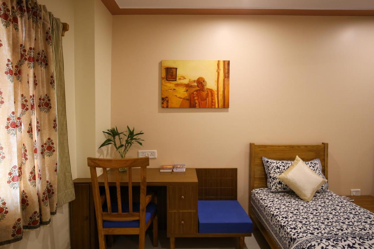 Mvt Guesthouse & Restaurant Vrindavan Ngoại thất bức ảnh